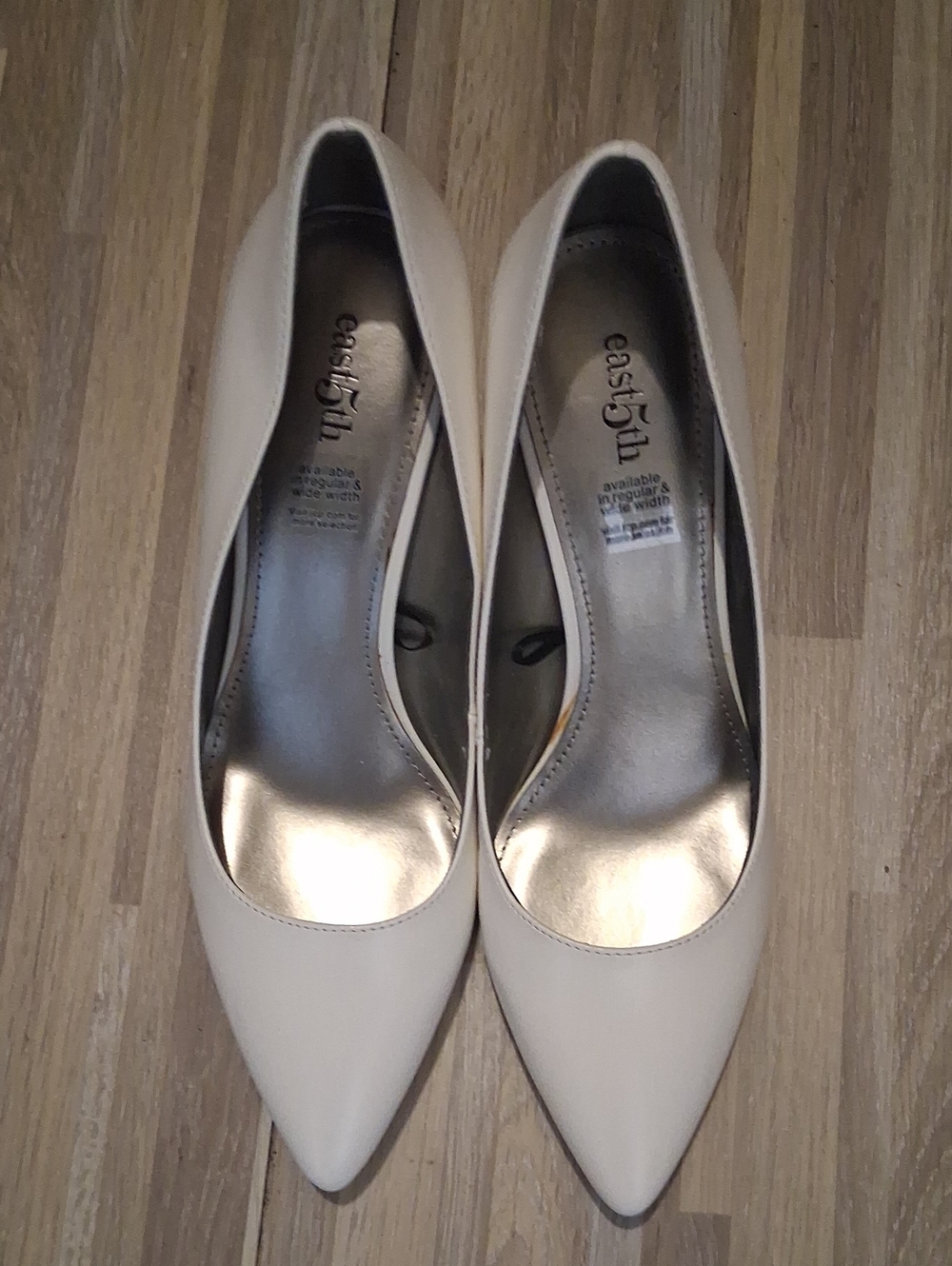 East 5th Women's Cream Pointed-Toe Heels